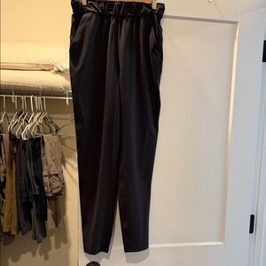 Lululemon High Rise Stretch 7/8 Pants in Black, Size 4.